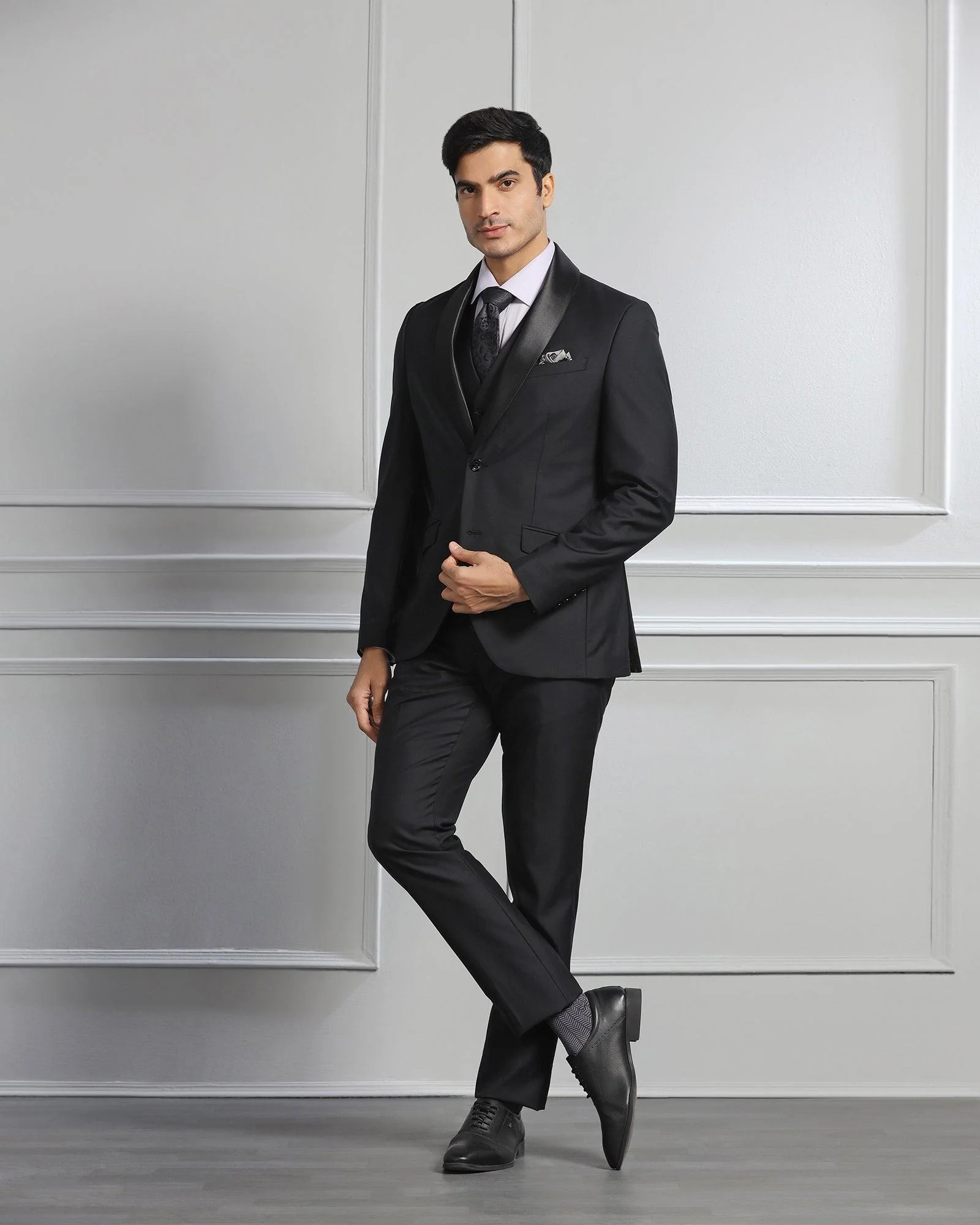 Luxe Three Piece Black Solid Formal Suit - Meriner - Image 3